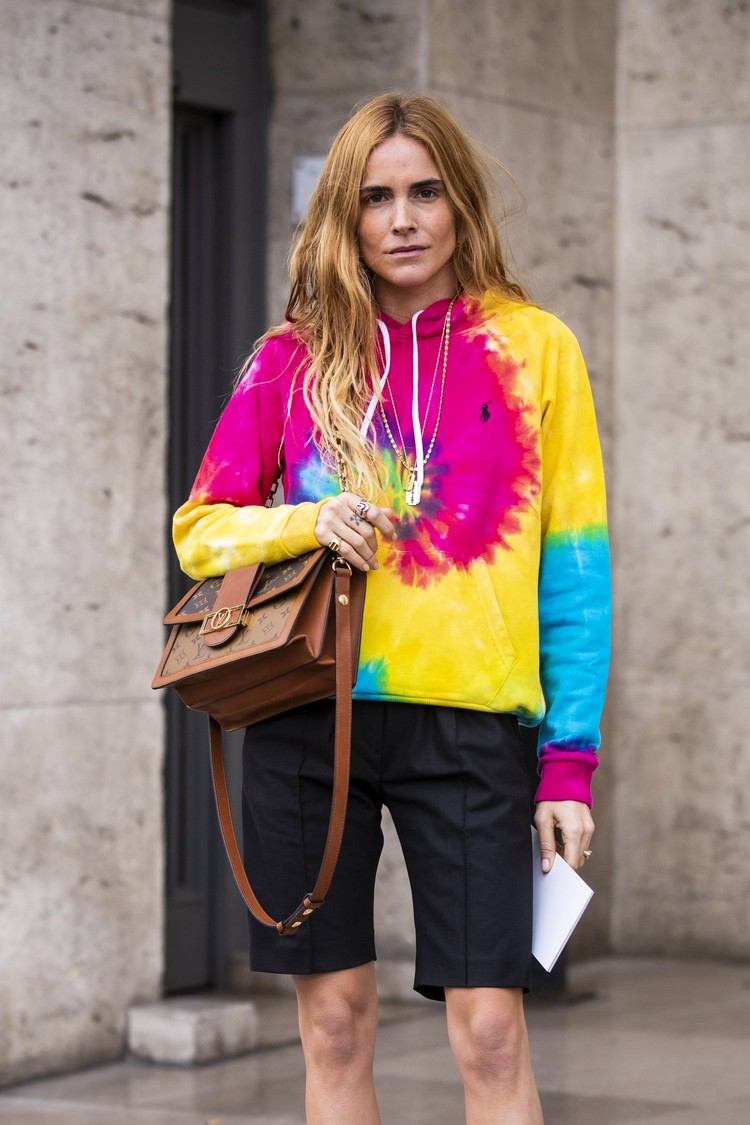 Outfit nápady jar 2021 tie dye módny trend