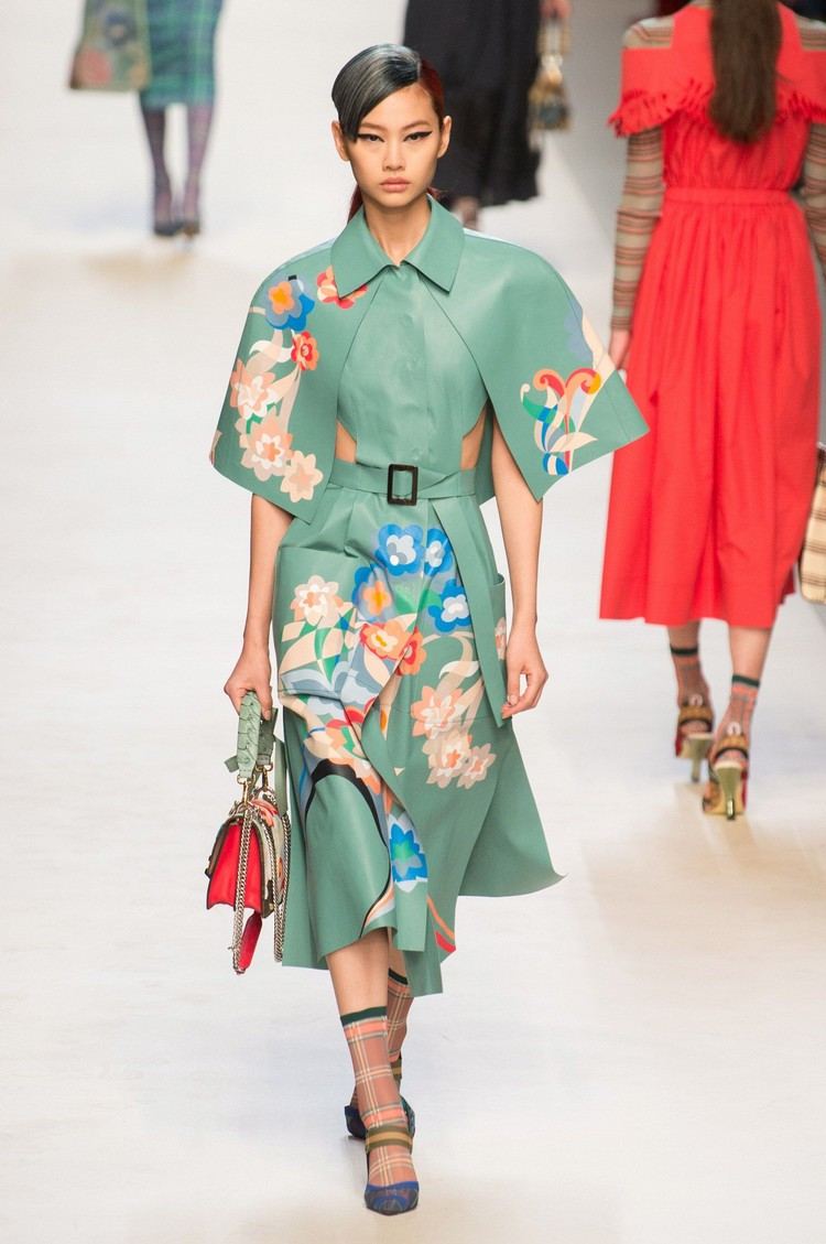 Mätová zelená kombinuje trendy farby na rok 2021 s nápadmi na oblečenie