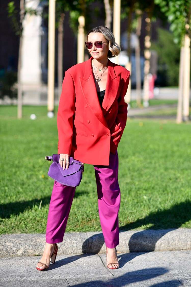 Fialová kombinácia trendových farieb Nápady na oblečenie 2021 na jar 2021