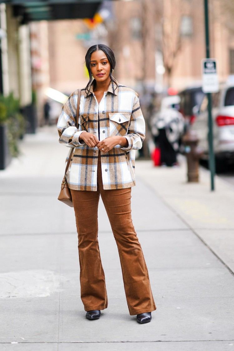 Nápady na oblečenie jar 2021 Shacket kombinuje jar