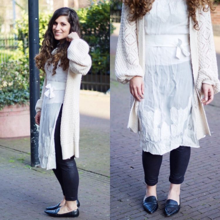 dlhý sveter a blúzka z jemnej látky v bielej farbe Oblečenie nápady s vestami-nad-veľkosť-biela-pletená-blúzka-legíny-čierna-režim