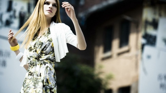 tipy na oblečenie dámska atraktívna bunda biely náramok