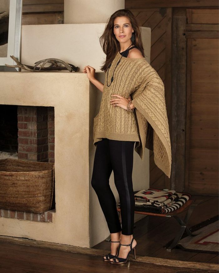 Vianočný outfit oblečený k legínam pončo