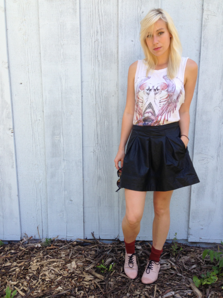 Ležérny outfit do školy s čiernou sukňou sukne čierne oblečenie pre školské dámy