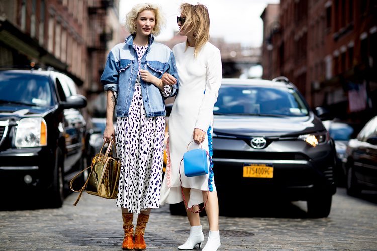 Jarné šaty s leopardím vzorom stredne dlhé šaty