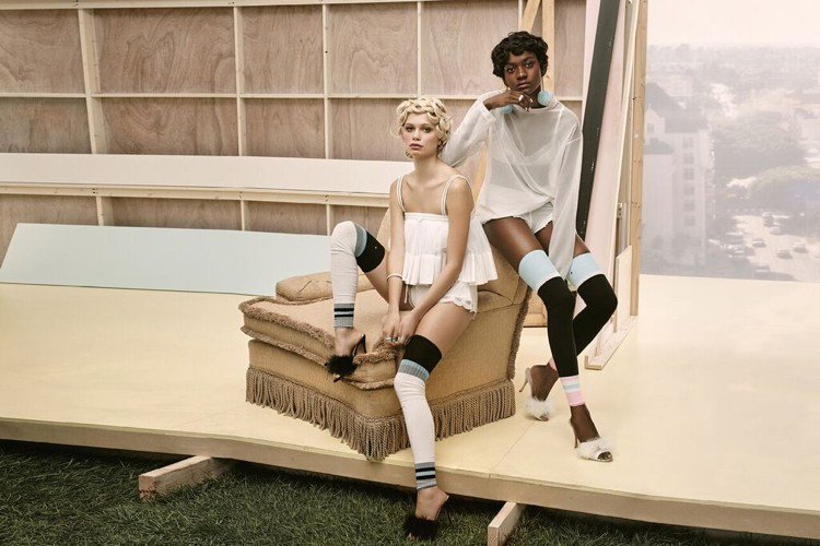 Nadkolienky a ponožky po kolená v najnovšej kolekcii od Rihanny pre Puma Pančuchy nad kolená-kolená-vysoké ponožky-kombinovať-rihanna-kolekcia