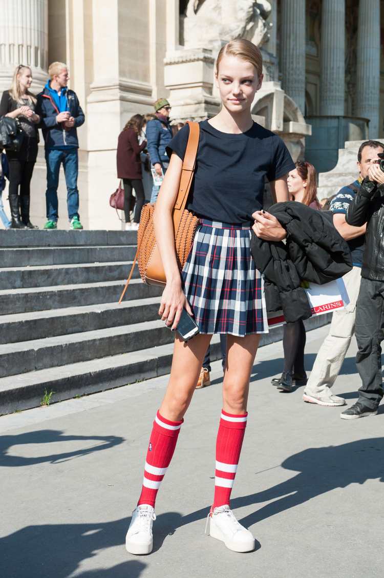 Prenesené z vysokoškolského štýlu - pančuchy a ponožky s skladanou sukňou overknee-pančuchy-kolená-ponožky-kombinovať-vysoká škola-vzhľad