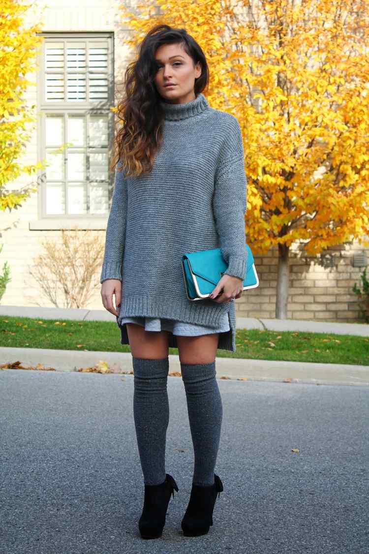 všetko v sivých a podkolienkach s čižmami na podpätku podkolienky-sivé-čižmy-oversize-sveter-úplet