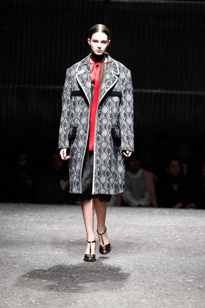 Nadrozmerný kabát od Prada Fall Winter 2014 2015 prada-oversize-kabat-jesen-zima-2014-2015