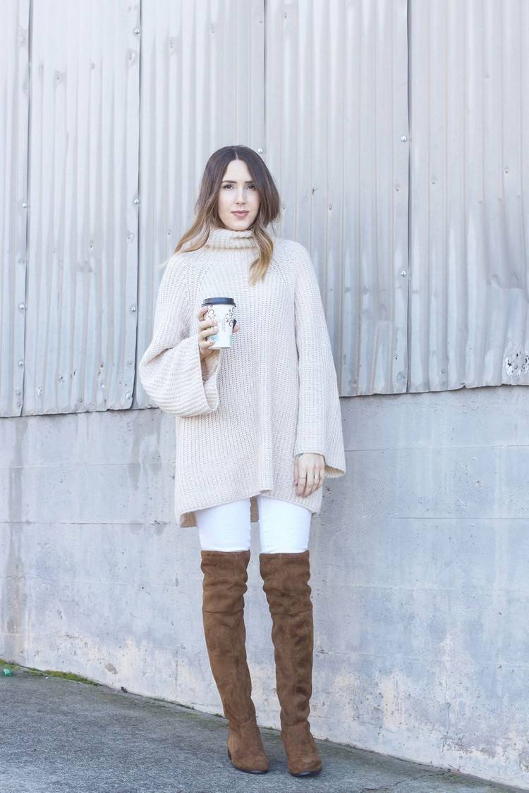 široké svetre kombinujú nosenie bielych nohavíc v zime