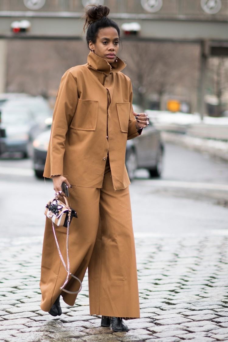 Skombinujte nadrozmerné trendové vreckové nohavice