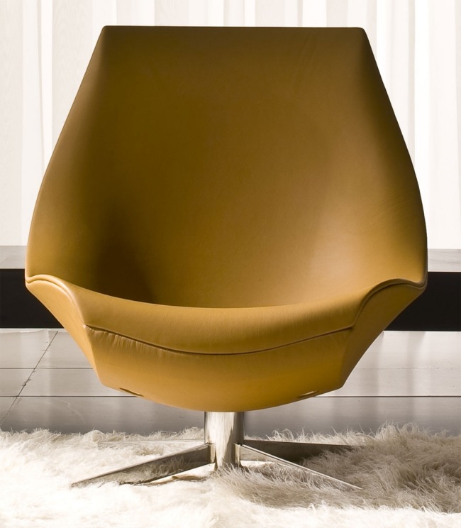 Dizajnové talianske kreslo-medovo hnedé podrúčky Mauro-Lipparini