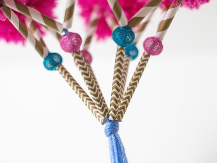 Skombinujte vzorovaný papier a slamky na perly