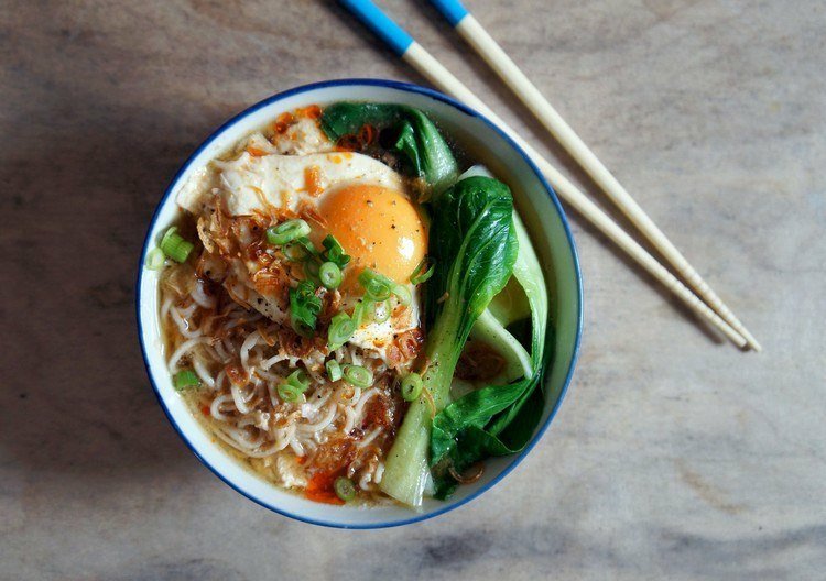 pak choi recept thajské vajíčko ryžové rezance aromatické