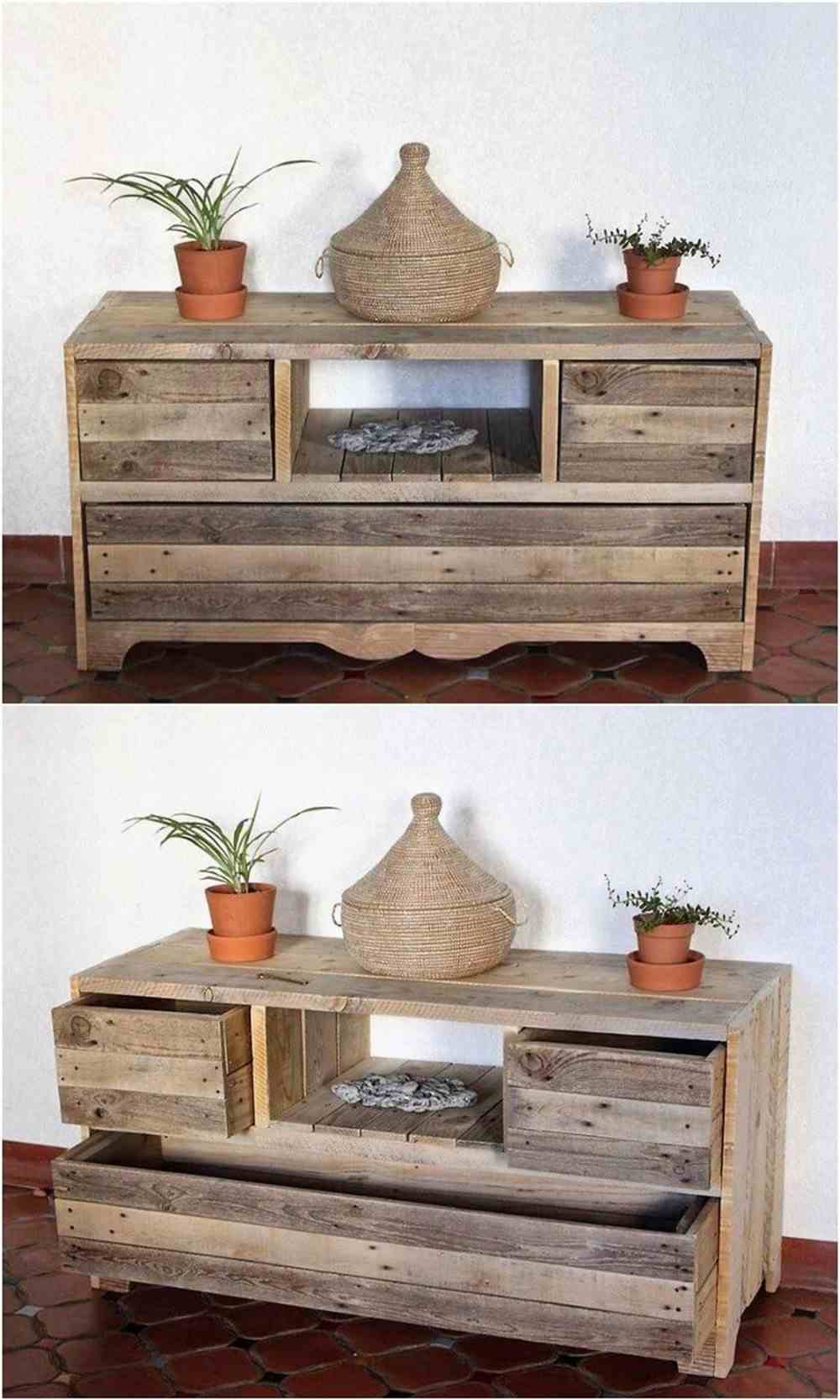 Komoda s kvetináčmi a bočnými zásuvkami vo vintage retro štýle