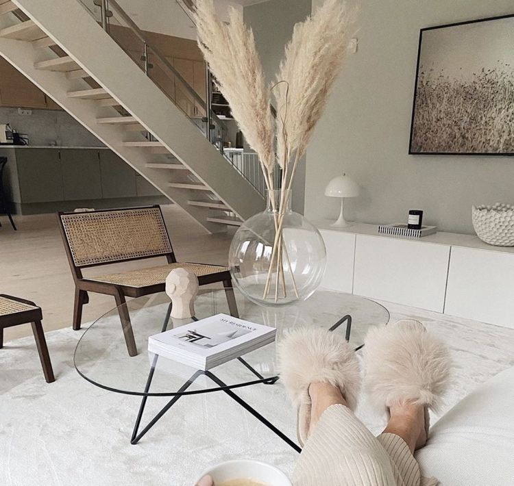 Správne ozdobte trávu pampas v modernej obývačke