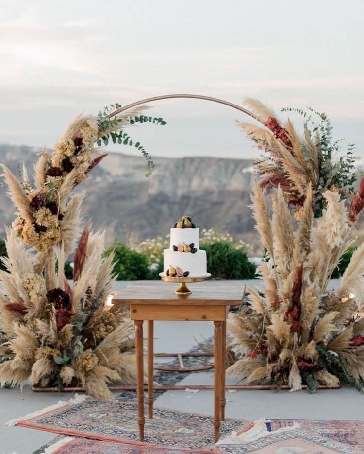 trend pampovej trávy vo svadobnej výzdobe