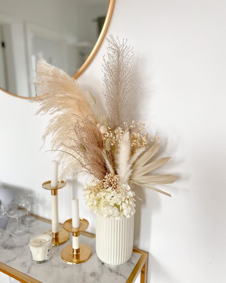 ozdobte pampovou trávou a inými suchými trávami