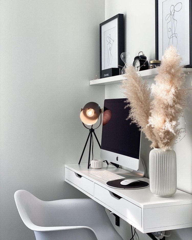 pampová tráva vo vnútri vytvára pekné akcenty