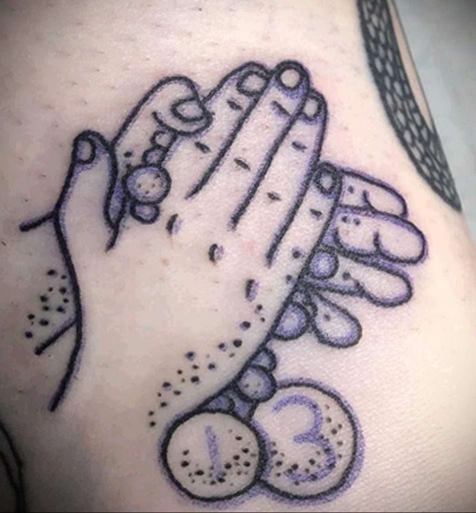 Tetovaža na temu koronavirusa COVID -19 - pranje ruku