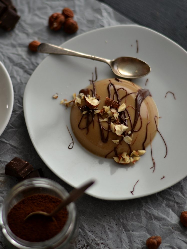 oriešková panna cotta káva čokoládové lieskové oriešky