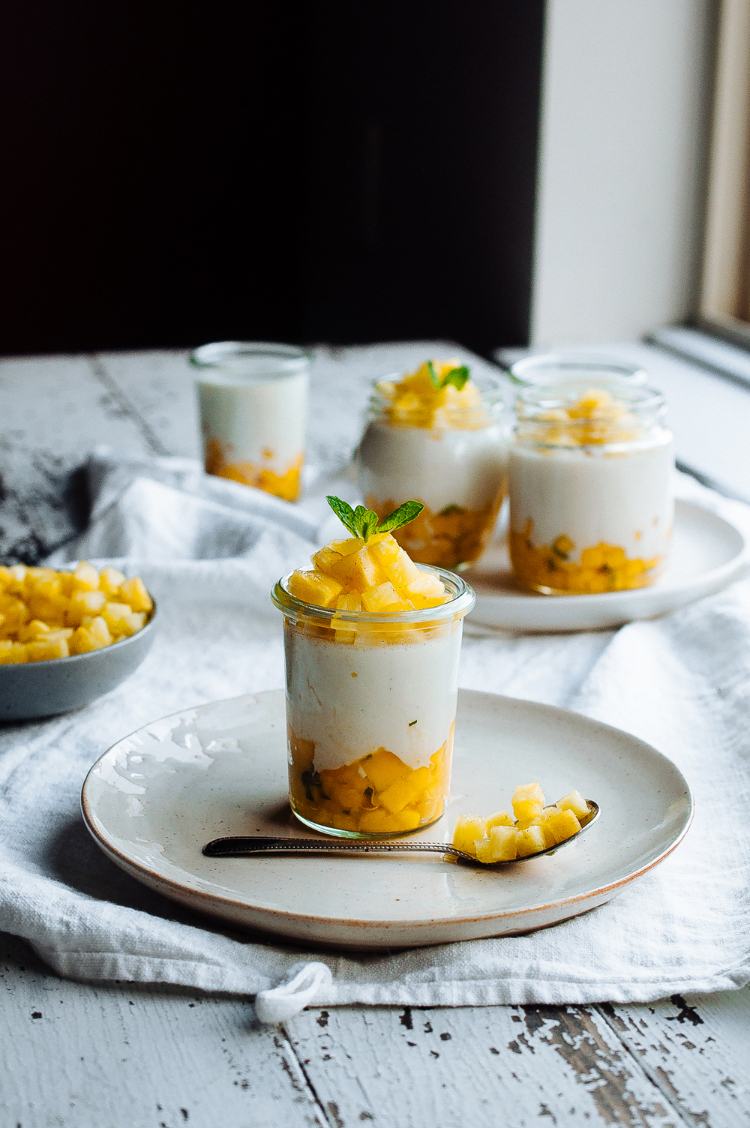 Podávajte mätový citrón panna cotta recept dezert v pohári