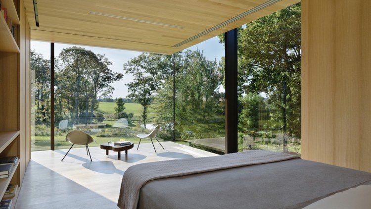 veľké obrazové okná namiesto vonkajších stien spálňa príroda