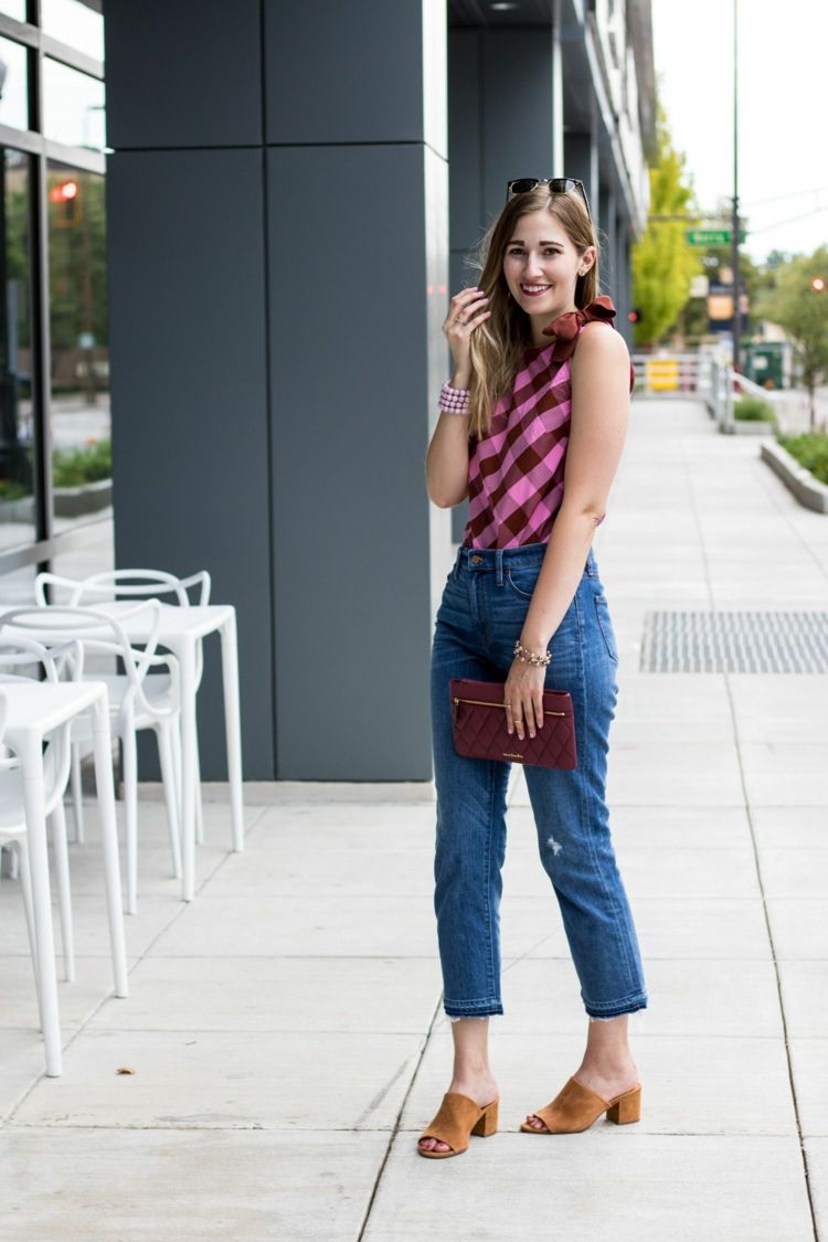 Džínsy pre mamu kombinujú letné módne trendy s dámami