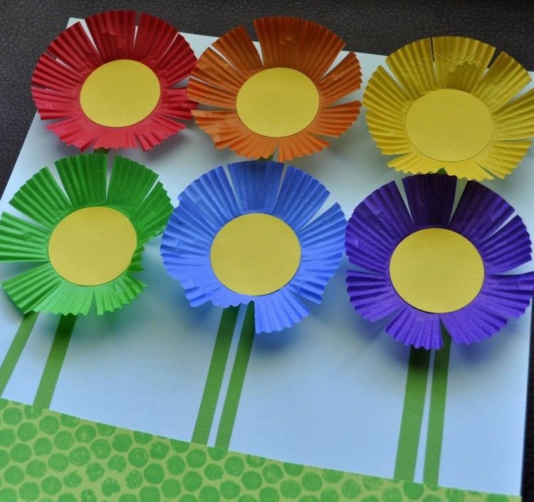 papierové kvety-drotár-deti-muffin-papierové puzdrá-materiál-strih-lepidlo