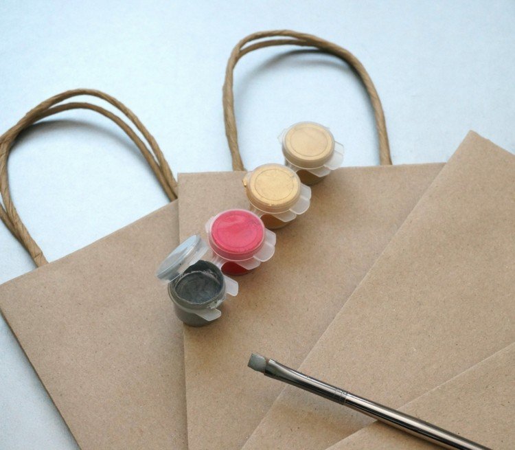 Na papierové vrecká použite akrylové farby drotárske papierové tašky s farbami-maľba-motívmi-darčekové tašky-bez lepenia