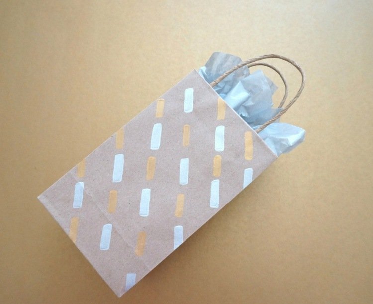 Voľné ručné maľovanie vzorov na papierové tašky papierové vrecká-drotár-zdobiť-ťahy-vzor-štetec-akryl