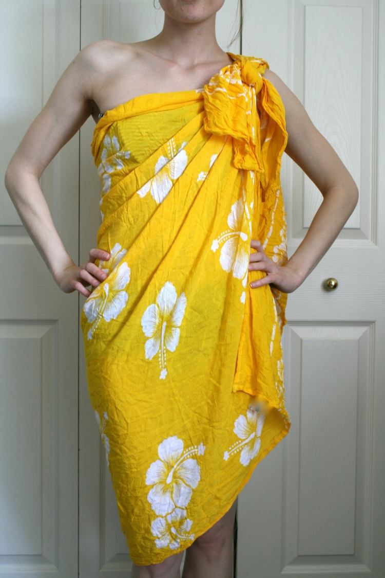 Pareo šatku uviažte rýchlo a jednoducho cez rameno