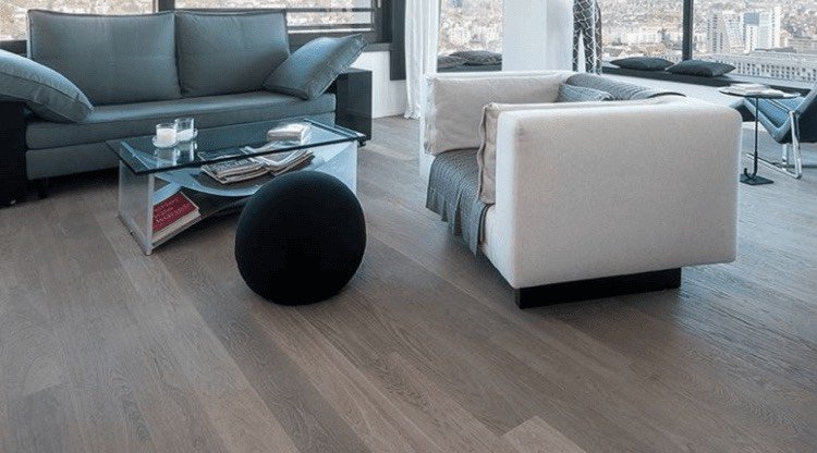 pravá drevená podlaha-parkety-sivá