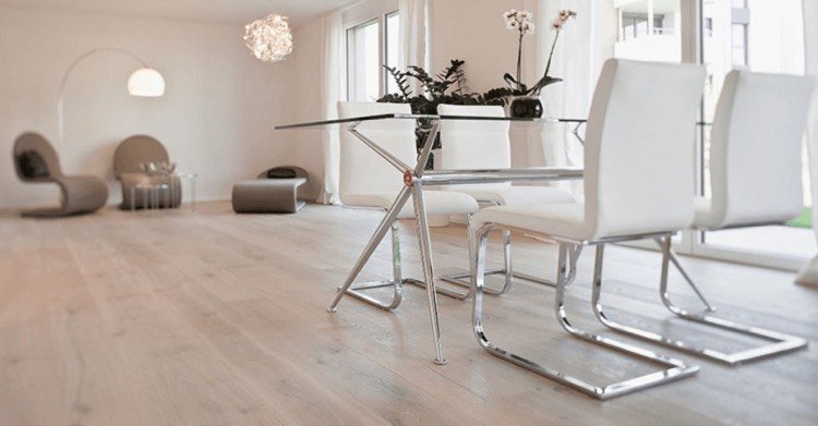 Parketa-krytina z pravého dreva-svetlo-moderná-biela