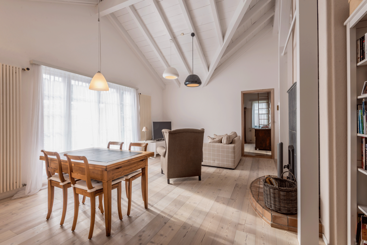 Podlahy z pravého dreva -parkety -biele naolejované