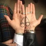 para tatuaż na dłoni - tekst - pierdol się