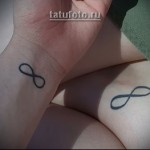 symbole niższości - para tatuażu na nadgarstku