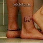 para tatuaż na nodze - puzzle
