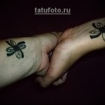 para tatuaż - kwiat na ramieniu