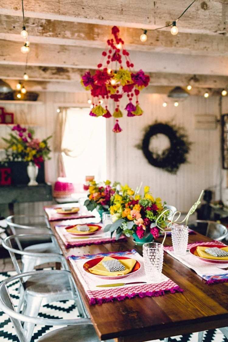 párty dekorácie nápady boho chic farebné stolové kvety tanier