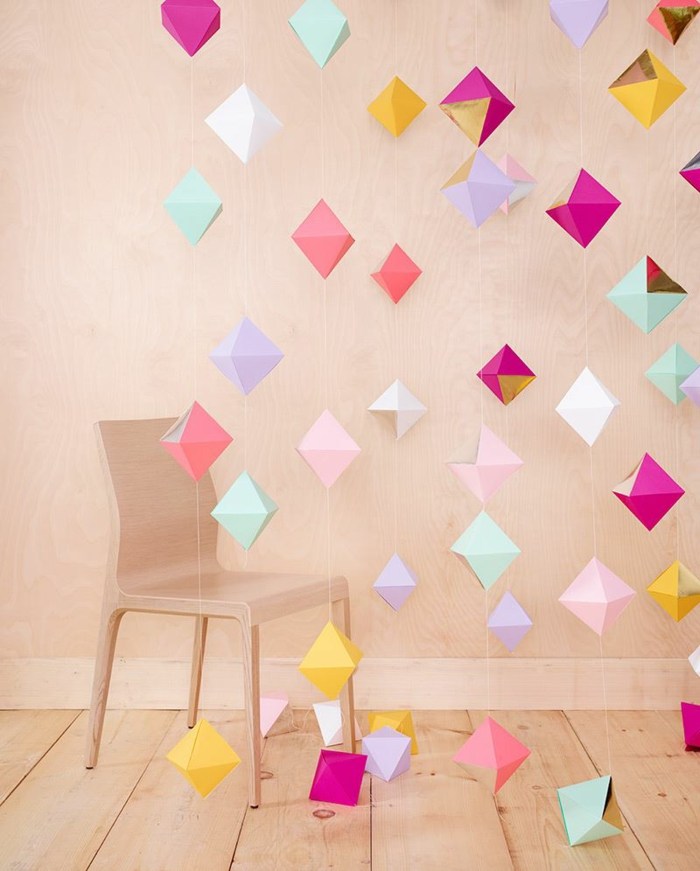 Večierkové dekorácie z vencov s geometrickými tvarmi veniec party nápad diy geometrické tvary