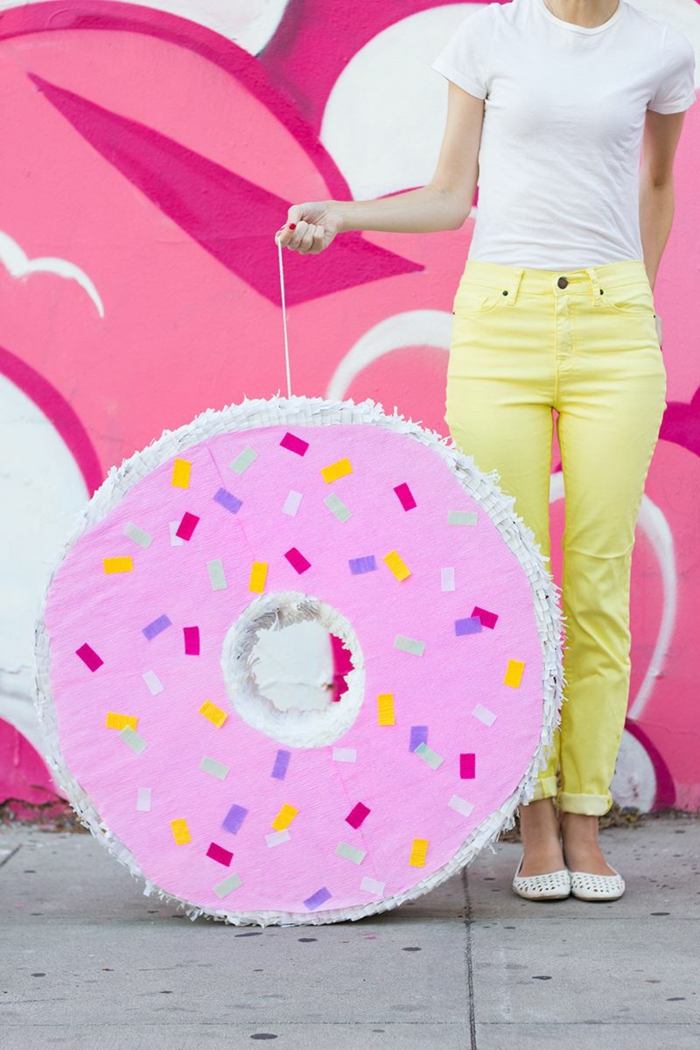 Večierkové dekorácie v mexickom štýle - pinatas party dekorácia DIY donut pinata zábava