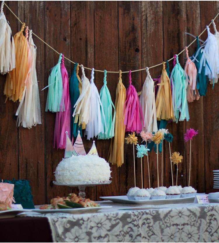 Letná dekorácia z girlandy s strapcami na večierok párty dekorácie na letný festival veniec veniec v indickom štýle farebné muffiny