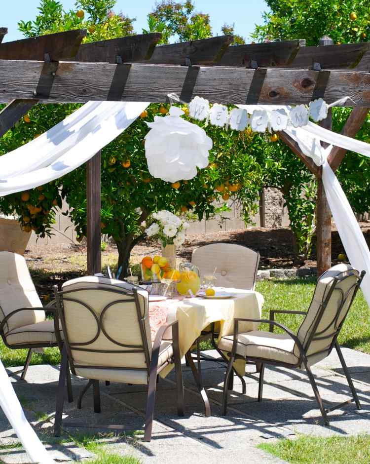 Večierkovú výzdobu je tiež možné jednoducho vybrať v bielej farbe letná párty párty dekorácia biela dizajnová látka pergola sedacia časť citrón