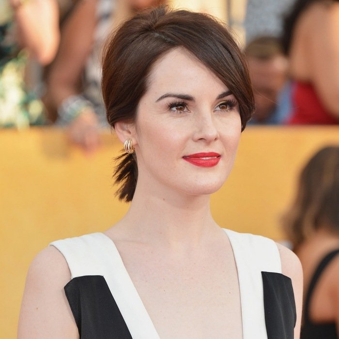 hollywoodske účesy na zmenu polohy-updo s dokom s ofinou-michelle účes-do-krku-pony-česané-do-účesy-michelle-dockery