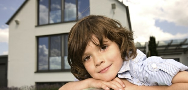 Pasívny dom na úsporu energie s architektúrou priateľskou k životnému prostrediu pasívny dom na úsporu energie vysoko kvalitné okná