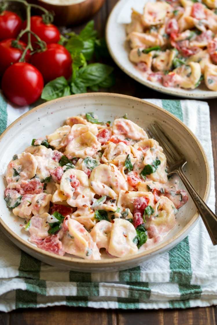 Cestoviny so zeleninovou omáčkou nízkokalorické tortellini recepty na zdravú večeru