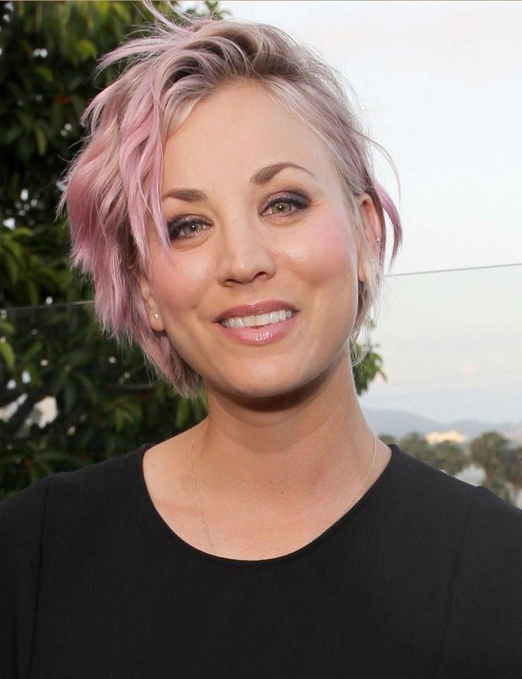 Kaley Cuoco s pastelovo ružovými vlasmi Vlasy pastelovej farby pastelovo-ružovo-čipkované-blond-vlasy