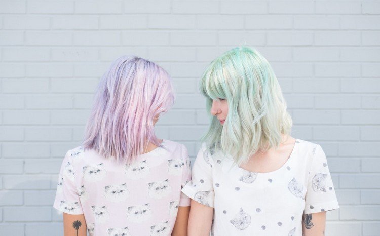 Vyberte si správne pastelové odtiene pre svoje vlasy farbenie vlasov-pastel-farbivo-purpurovo-modro-pastelovo-farbenie vlasov