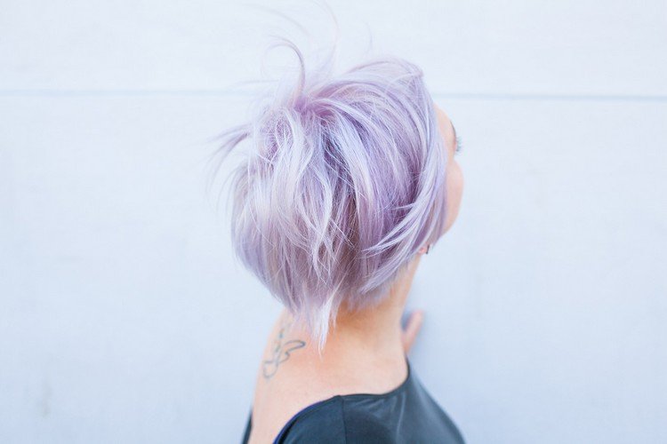 Fialové pastelové tóny ako trend farby vlasov vlasy-pastelové-farbiace-pastelové-purpurové-farby-vlasov-krátky účes